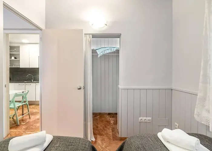 Park Guell Gaudi | 2 Bedroom Apartment *