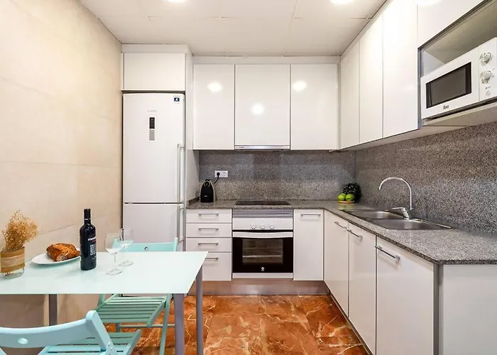 Park Guell Gaudi | 2 Bedroom Apartment * Барселона